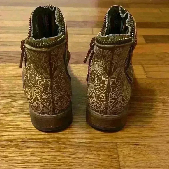 Flower pattern booties - Picture 3 of 5